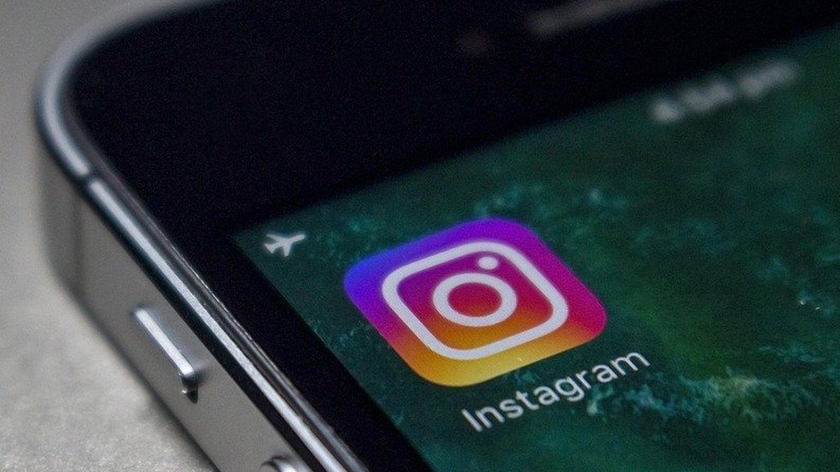 Smartphone mit dem Instagram-Logo